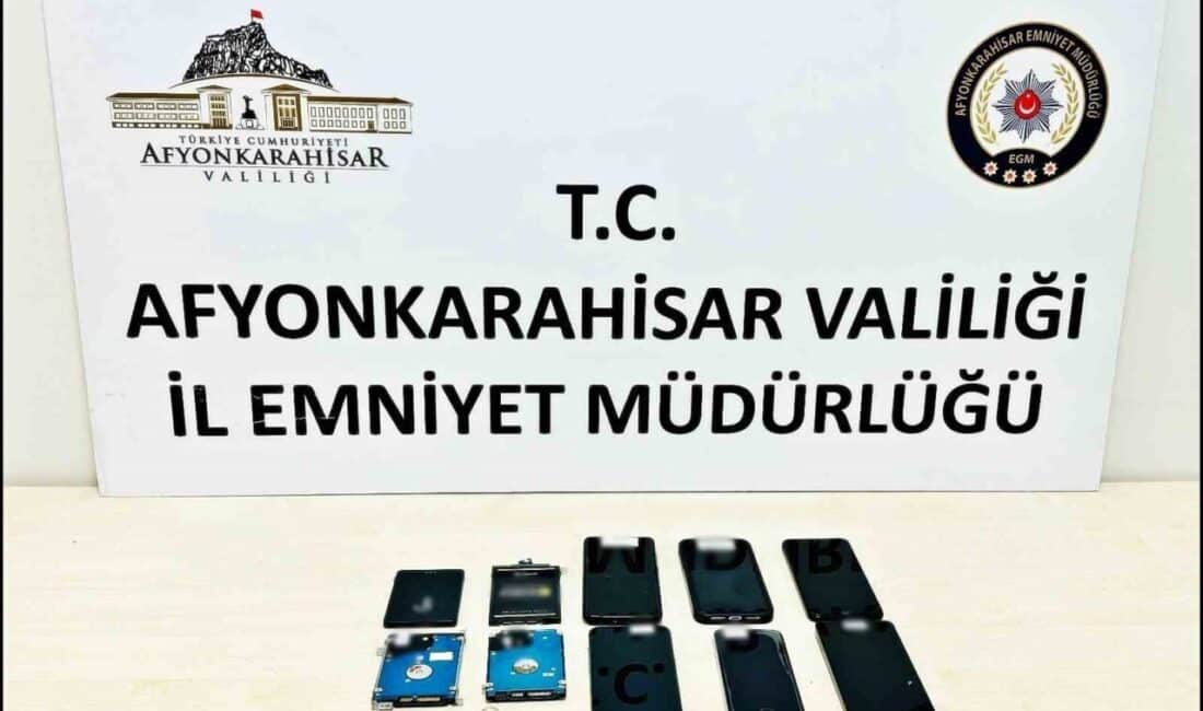 Afyonkarahisar’da müstehcen videolar paylaşan 4 şahıs polis tarafından yakalandı. Afyonkarahisar'da, müstehcen videolar paylaşan 4 kişi polis tarafından gözaltına alındı.