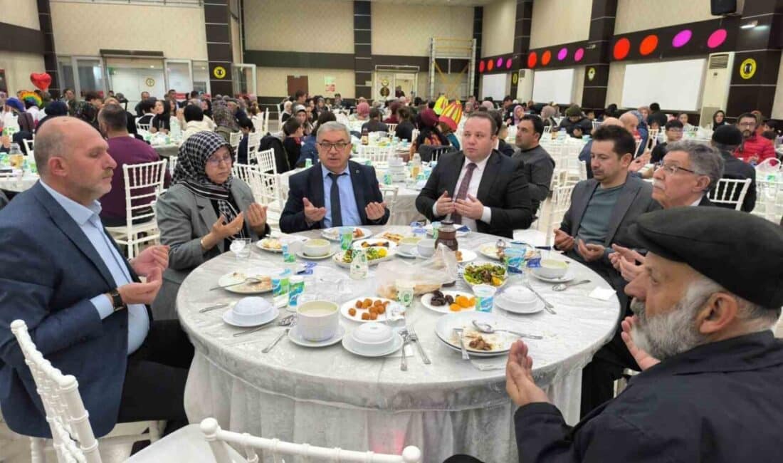 Şuhut’ta Yetim Çocuklara Destek İçin İftar Programı Düzenlendi Afyonkarahisar'ın Şuhut ilçesinde yetim çocuklar için düzenlenen iftar programında, 300