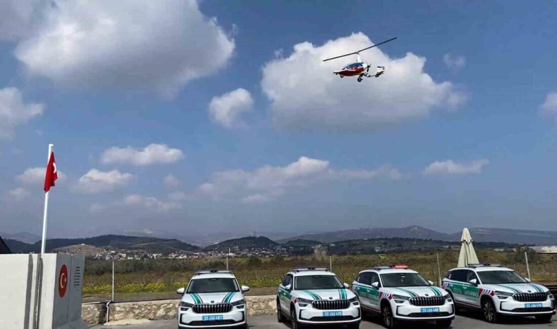 Mersin’de Jandarma Trafik Ekipleri, TAG Otoyolu’ndaki Denetimlerini Cayrokopterle Güçlendiriyor Mersin'de Jandarma Trafik Timleri, TAG Otoyolu'nda cayrokopter desteğiyle denetimleri artırarak