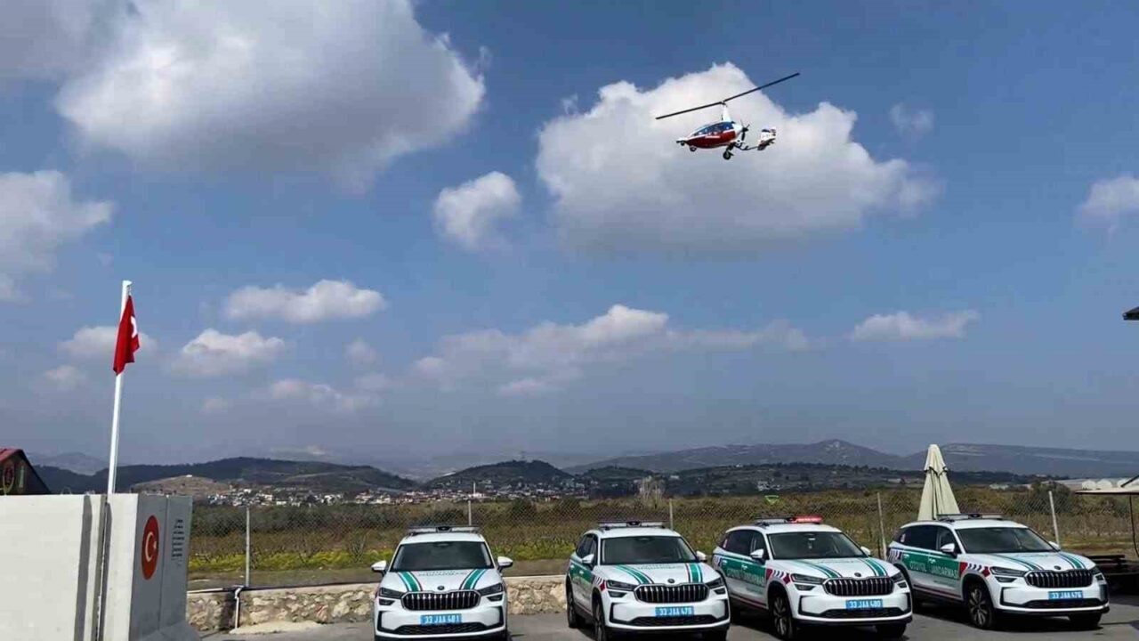Mersin'de Jandarma Trafik Timleri, TAG Otoyolu'nda cayrokopter desteğiyle denetimleri artırarak