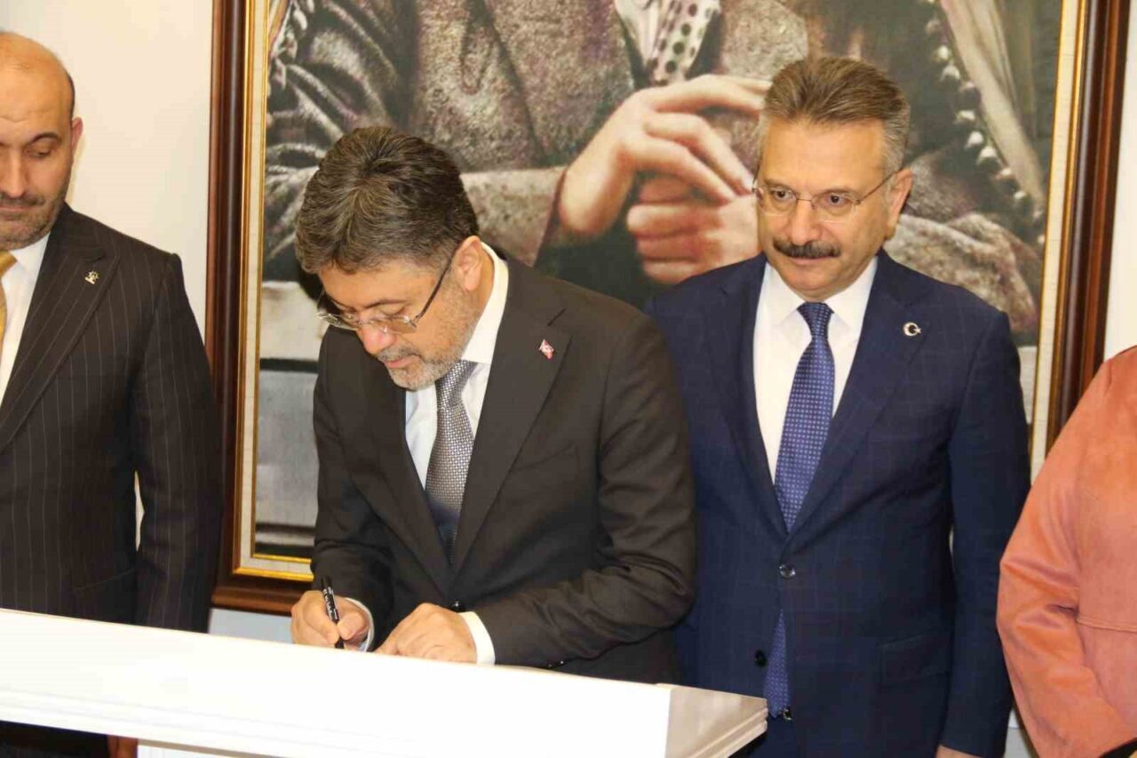 Tarım ve Orman Bakanı İbrahim Yumaklı, Eskişehir'de çeşitli ziyaretler kapsamında