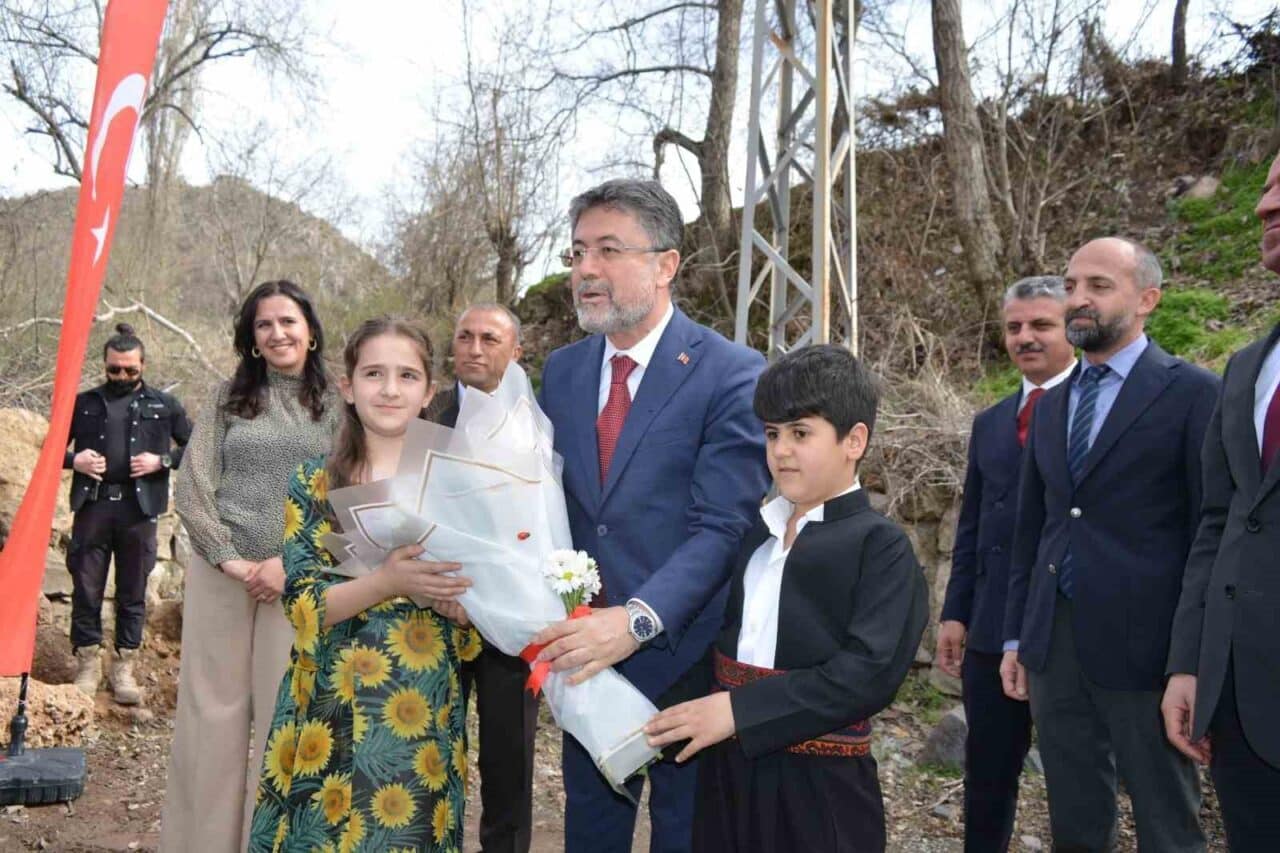 Tarım ve Orman Bakanı İbrahim Yumaklı, Hakkari'nin Çukurca ilçesini ziyaret