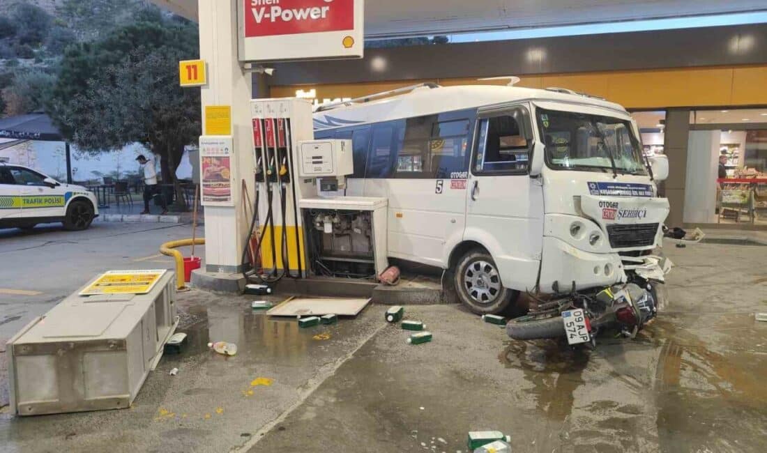Kuşadası'nda alkollü minibüs şoförü K.L. (32), kavgaya karıştıktan sonra aracını