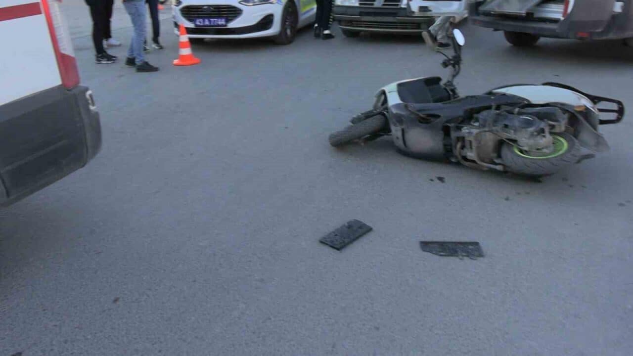 Kütahya'nın Tavşanlı ilçesinde otomobil ile motosikletin çarpışması sonucu anne Melek