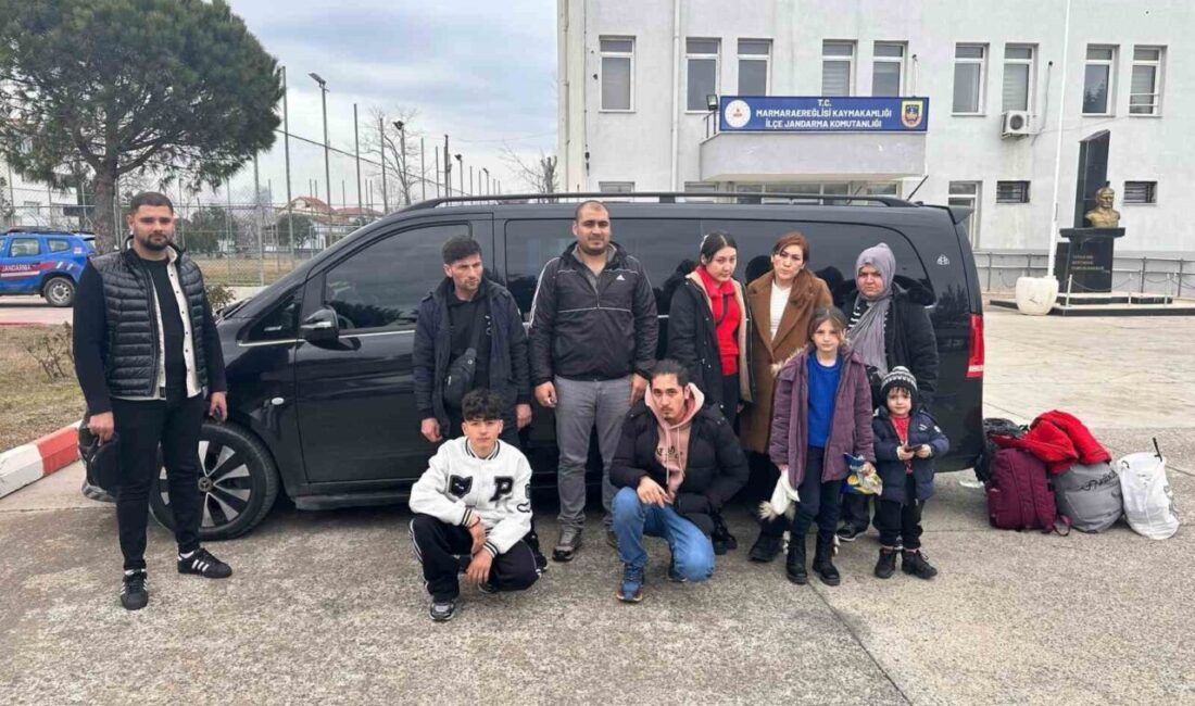 Marmaraereğlisi’nde Jandarma Kontrollerinde 10 Düzensiz Göçmen Yakalandı Tekirdağ'ın Marmaraereğlisi ilçesinde jandarma ekipleri, düzensiz göçle mücadele kapsamında gerçekleştirdikleri