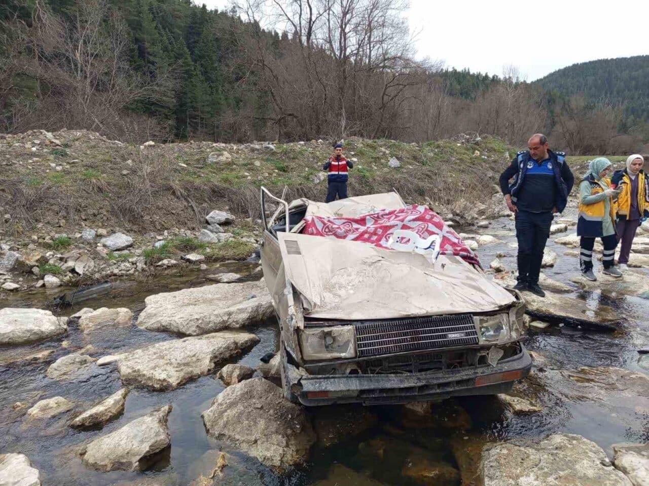 Kastamonu’nun Azdavay ilçesinde İbrahim Kurt'un kullandığı Fiat Tofaş otomobil, direksiyon
