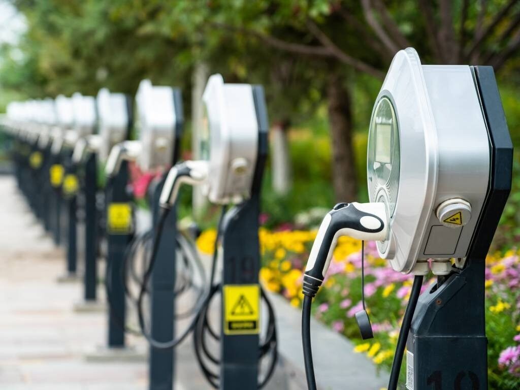 Trabzon Büyükşehir Belediyesi ve Karadeniz Teknik Üniversitesi, şehirde elektrikli araç