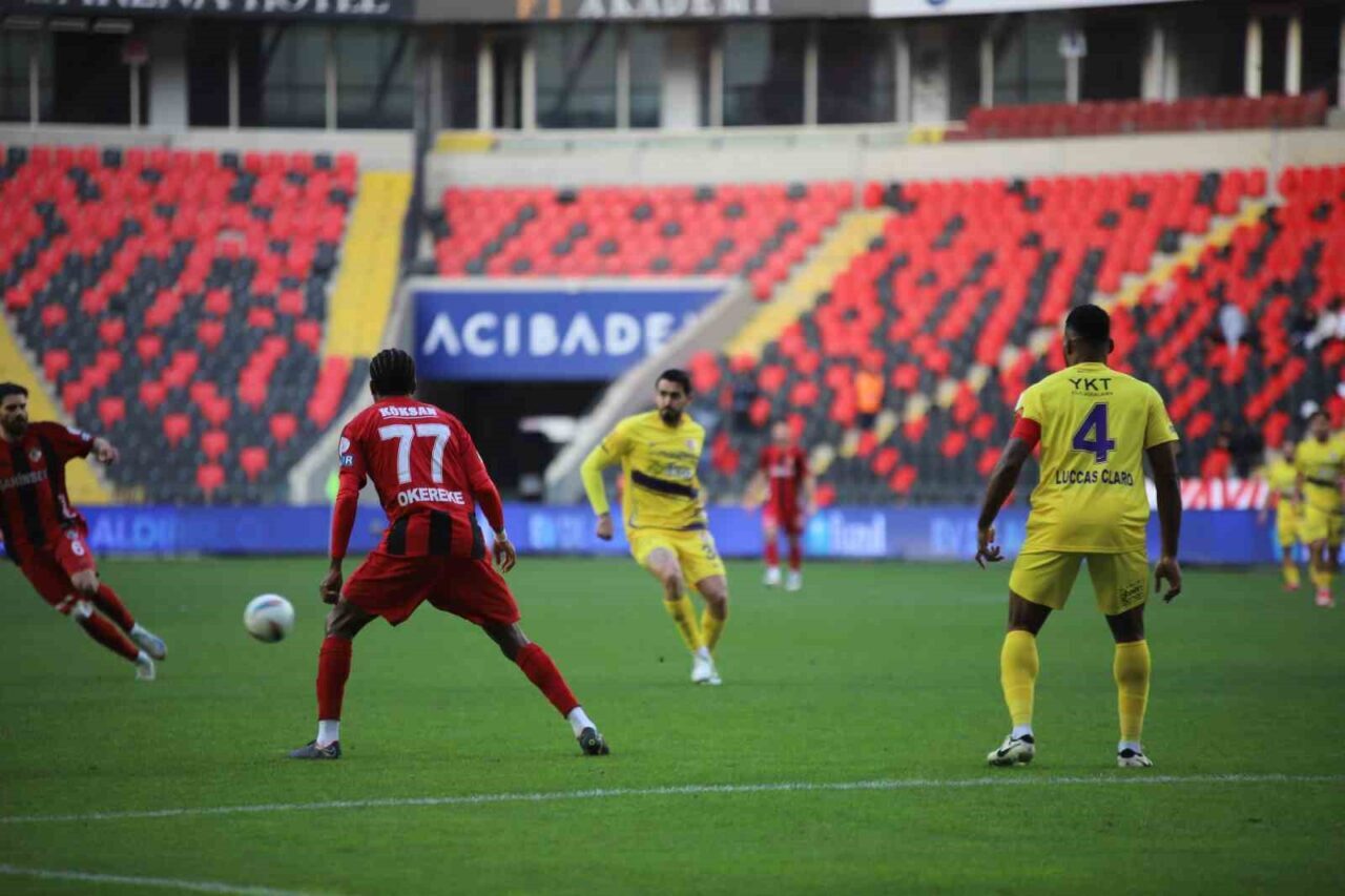 Gaziantep Futbol Kulübü, Trendyol Süper Lig'de Eyüpspor'u 3-1 yenerek önemli