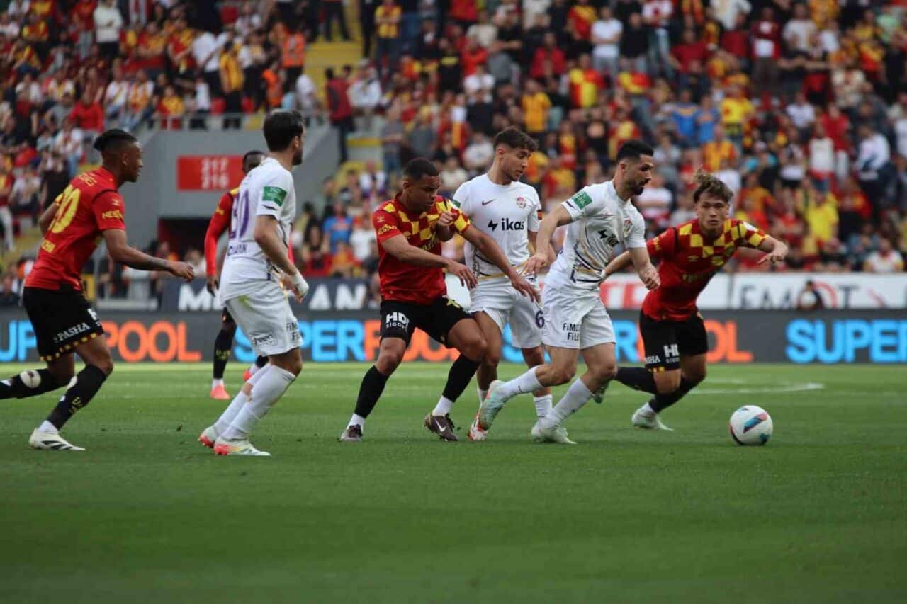 Trendyol Süper Lig'in 28. haftasında Göztepe, Eyüpspor ile golsüz berabere