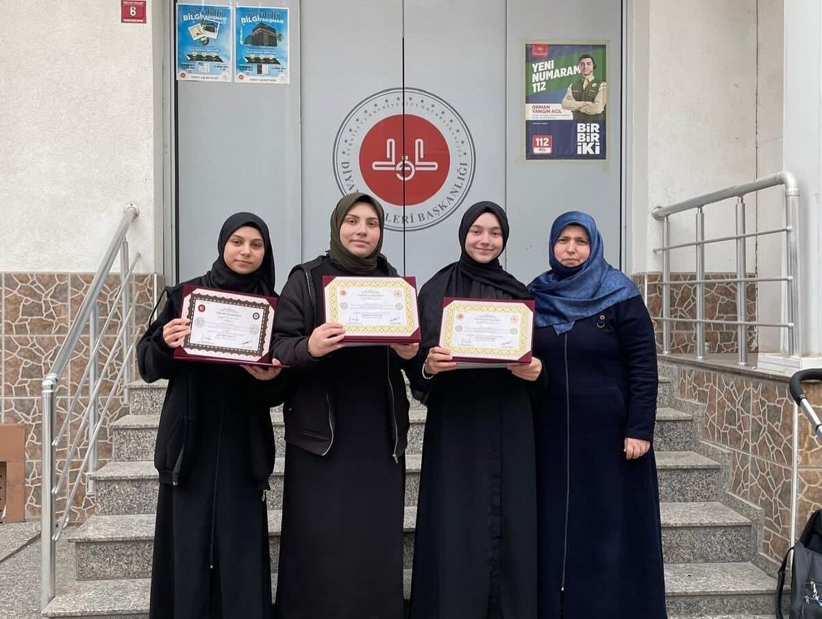 Sinop'ta Türkeli Suffe Hafızlık Yatılı Kız Kur’an Kursu'nda hafızlığını tamamlayan