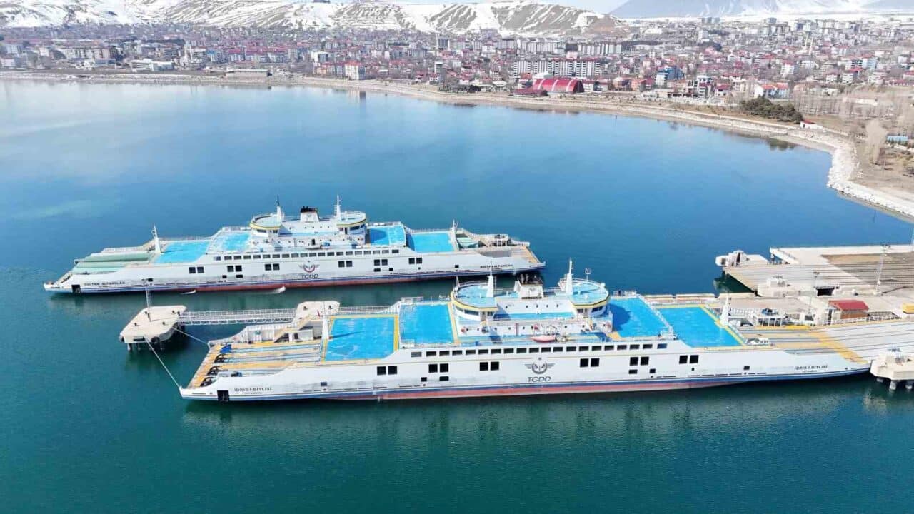 Ulaştırma ve Altyapı Bakanlığı, Bitlis'in Tatvan ilçesindeki tersanede inşa edilen