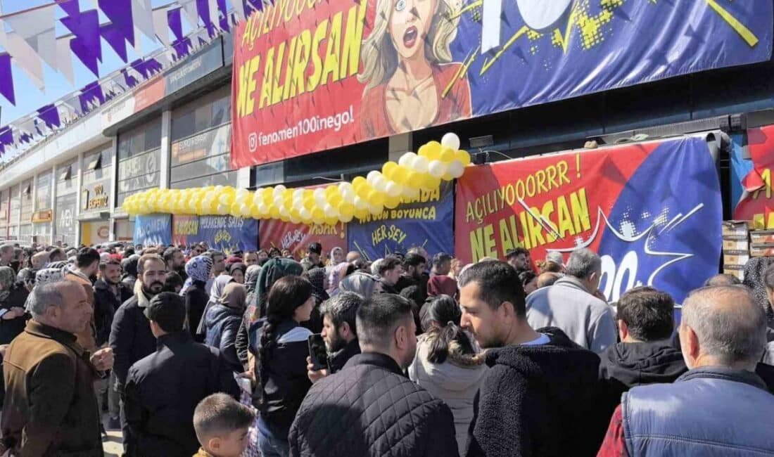 İnegöl’deki İndirim Mağazası Açılışında Vatandaşlar Arasında İzdiham Yaşandı Bursa'nın İnegöl ilçesinde bir indirim mağazasının açılışı, vatandaşlar arasında büyük