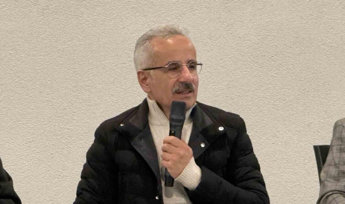 Ulaştırma ve Altyapı Bakanı Abdulkadir Uraloğlu, Sarıyer'de balıkçılarla sahurda bir