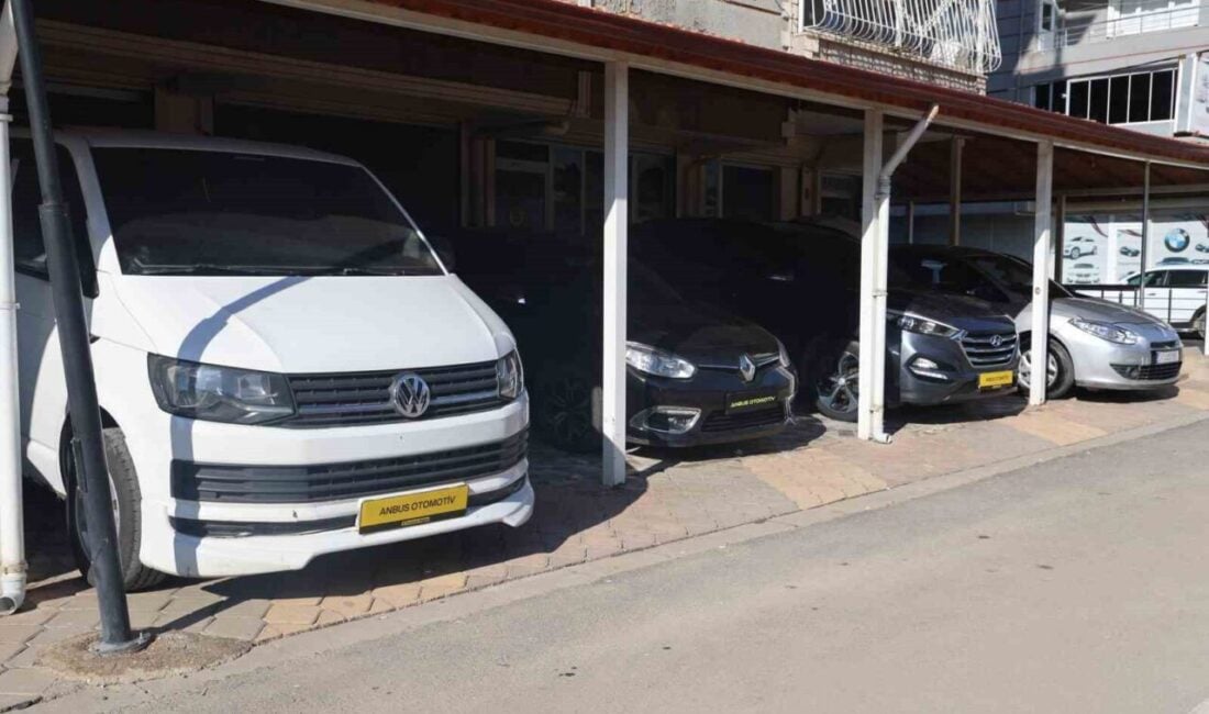Hatay'da yaşayan Suriyeliler, ülkelerine dönüş planları doğrultusunda araçlarını normal fiyatlarının