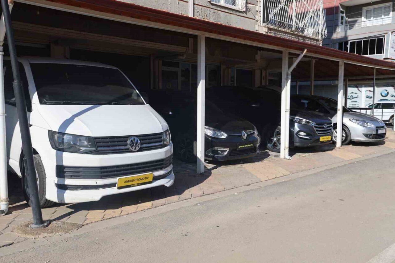Hatay'da yaşayan Suriyeliler, ülkelerine dönüş planları doğrultusunda araçlarını normal fiyatlarının