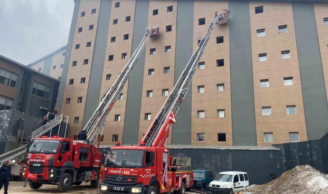 Uludağ’daki otel yangınında can kaybı ikiye yükseldi, 12 personel kurtarıldı. Bursa'nın Uludağ Oteller Bölgesi'nde meydana gelen otel yangınında 2 personelin