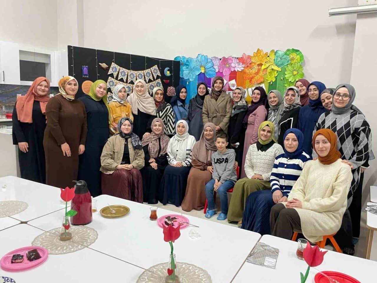 Kütahya Dr. Osman Konur 4-6 Yaş Kur’an Kursu, üniversiteli gençlerle
