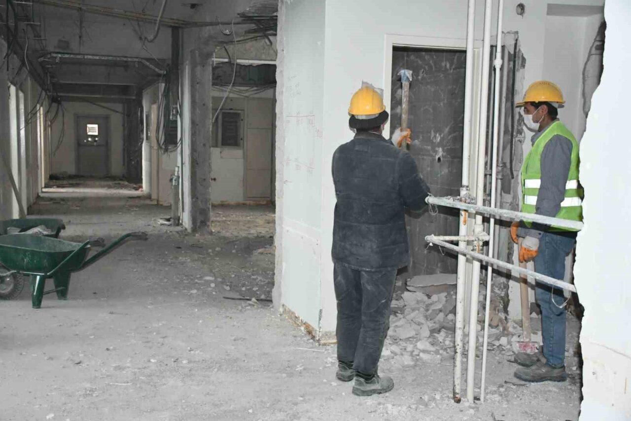 Düzce Üniversitesi Tıp Fakültesi Hastanesi, depremlere karşı yataklı servis binasını