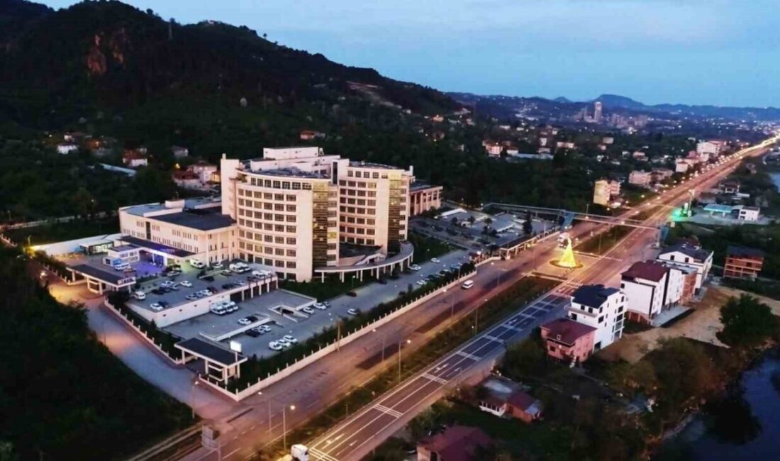 Ünye Devlet Hastanesi, Uluslararası Stratejik Sağlık Araştırmaları Merkezi’nden ‘Hasta Dostu Hastane-2024’ ödülünü kazandı. Ünye Devlet Hastanesi, USSAM tarafından 'Hasta Dostu Hastane-2024' ödülüne layık