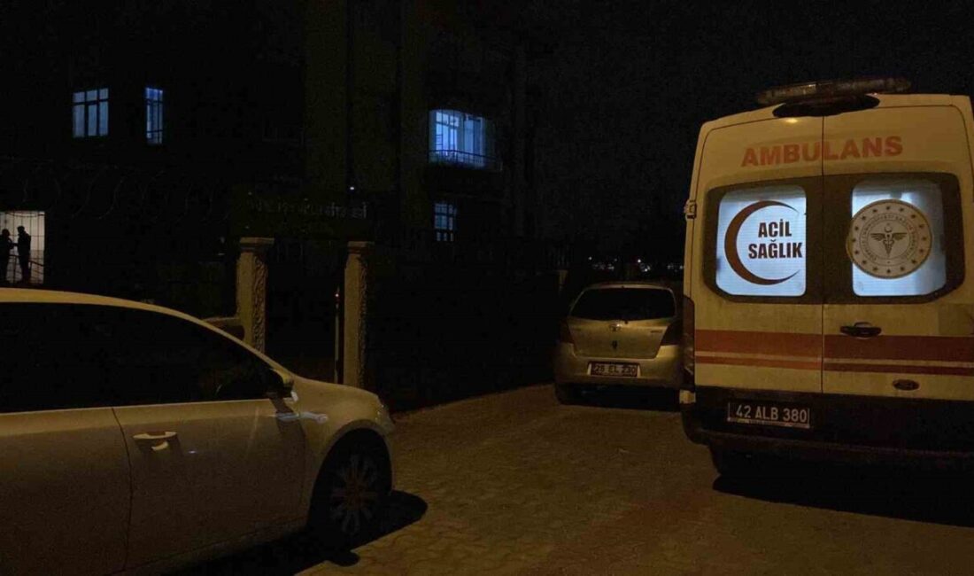 Konya’da Uzaklaştırma Kararı Bulunan Şahıs, Aile Evinde Kendini Bıçakla Yaraladı Konya'nın Selçuklu ilçesinde, uzaklaştırma kararı olan A.Ö. (31), ailesinin yaşadığı