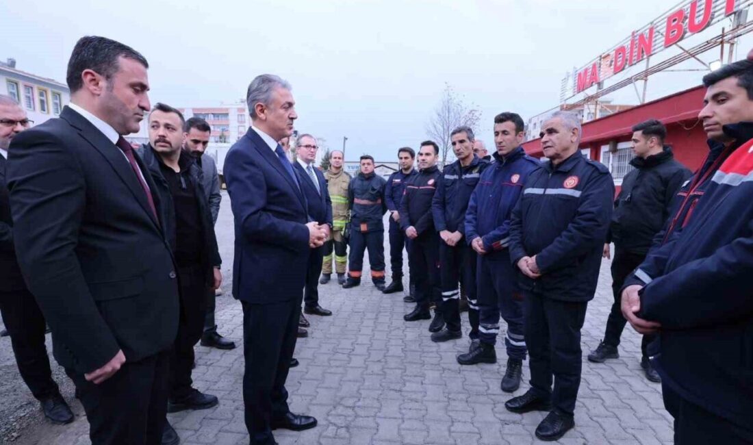 Mardin Valisi Tuncay Akkoyun, Kızıltepe İtfaiye Grup Amirliği Personeliyle Bir Araya Geldi Mardin Valisi Tuncay Akkoyun, Kızıltepe'de itfaiye personeliyle bir araya geldi.