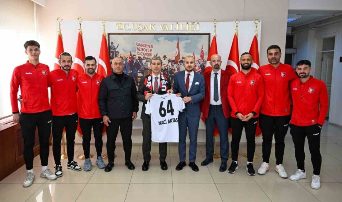 Uşak Valisi, Uşakspor Başkanı ve Ekibini Makamında Kabul Etti Uşak Valisi Naci Aktaş, Uşakspor Başkanı Doğukan Kurnaz ve ekibini