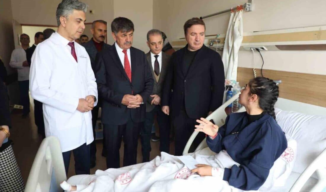 Erzincan Valisi Aydoğdu, Mengücek Gazi Hastanesi’nde Bayram Ziyareti Gerçekleştirdi Erzincan Valisi Hamza Aydoğdu, Mengücek Gazi Eğitim ve Araştırma Hastanesi'ni