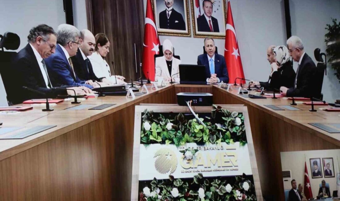 Erzincan’da Vali Aydoğdu, 2025 Aile Yılı Toplantısına Katıldı Erzincan Valisi Hamza Aydoğdu, İçişleri Bakanı Ali Yerlikaya ve Aile