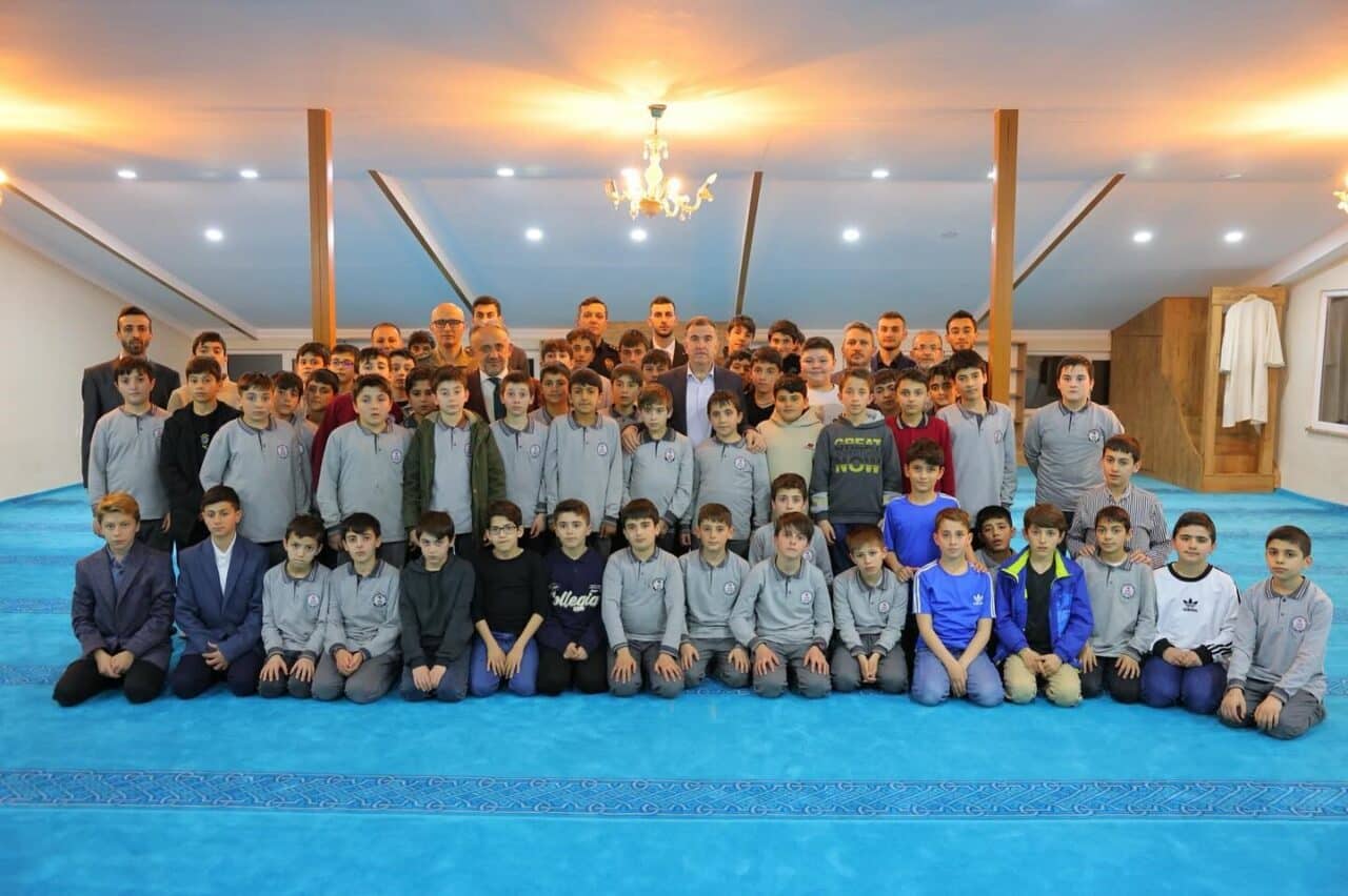 Bayburt Valisi Mustafa Eldivan, Kaleardı Yatılı Erkek Kur’an Kursu'ndaki hafız