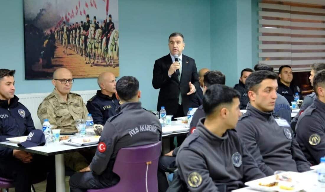 Bayburt Valisi Eldivan, POMEM Öğrencileriyle İftar Sofrasında Buluştu Bayburt Valisi Mustafa Eldivan, Polis Meslek Eğitim Merkezi öğrencileriyle iftar