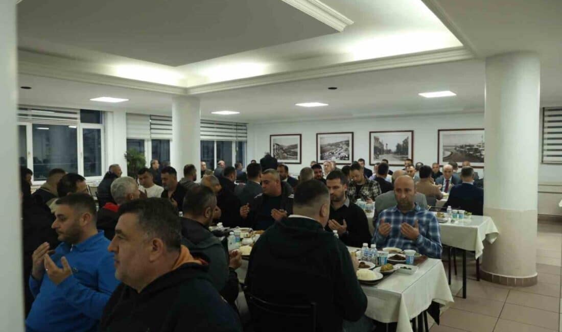 Zonguldak’ta Vali Hacıbektaşoğlu, İl Özel İdaresi Personeliyle İftar Sofrasında Buluştu Zonguldak Valisi Osman Hacıbektaşoğlu, İl Özel İdaresi personeliyle iftar programında