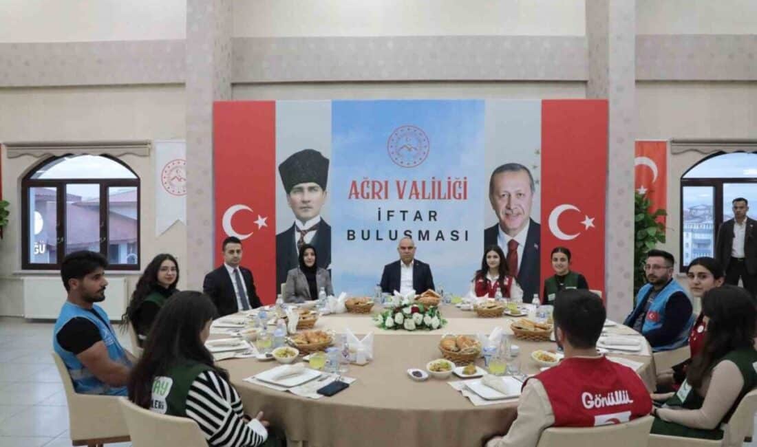 Ağrı Valisi, Sivil Toplum Kuruluşları Temsilcileriyle İftar Programında Bir Araya Geldi Ağrı Valisi Mustafa Koç, Ramazan dolayısıyla sivil toplum kuruluşları temsilcileriyle
