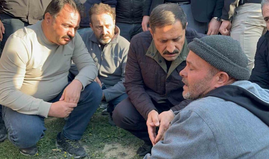 Hatay’da meydana gelen trafik kazasında 6 kişi hayatını kaybetti, 8 kişi yaralandı; Vali Masatlı’dan açıklama! Hatay Valisi Mustafa Masatlı, Antakya-Reyhanlı karayolunda meydana gelen ve 6