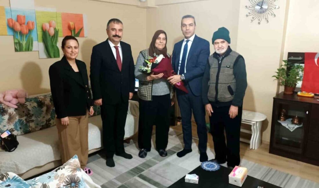 Aile Yılı Etkinlikleri Kapsamında, Vali Yardımcısı ve İl Müdürü Özyıldırım Ailesini Ziyaret Etti Eskişehir'de Vali Yardımcısı Dr. Hasan Çiçek ve Aile ve Sosyal