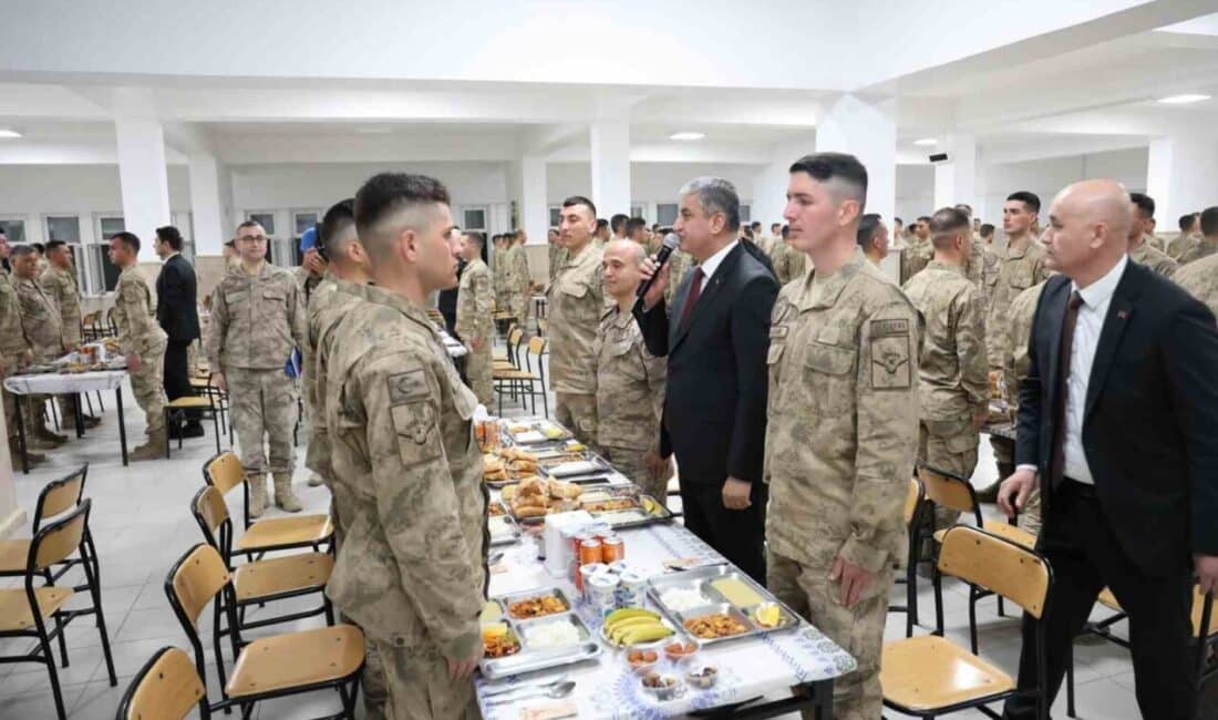Karabük Valisi Yavuz, Safranbolu Jandarma Komando Eğitim Merkezi’nde İftar Programında Komandolarla Bir Araya Geldi Karabük Valisi Mustafa Yavuz, Safranbolu Jandarma Komando Eğitim Merkezi'nde düzenlenen