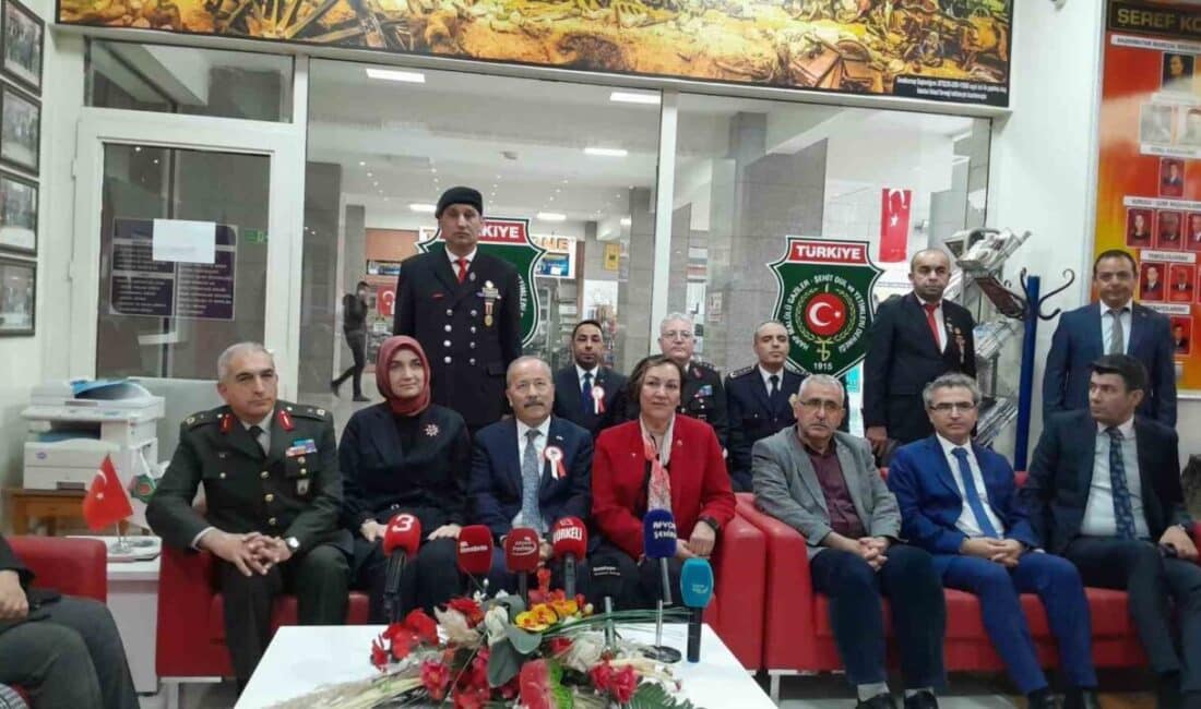 Afyonkarahisar Valisi Kübra Güran Yiğitbaşı, 18 Mart Çanakkale Şehitleri Anma Günü’nde Gaziler ve Şehitler Derneği’ni ziyaret etti. Afyonkarahisar Valisi Doç. Dr. Kübra Güran Yiğitbaşı, 18 Mart Çanakkale