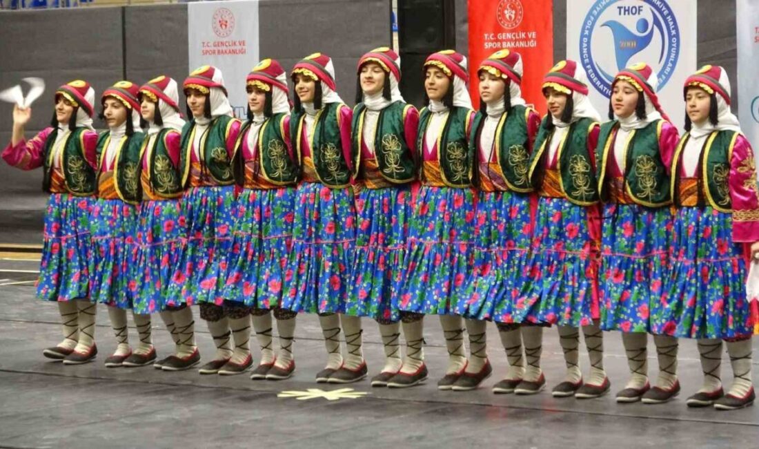 Van’da düzenlenen "Okullar ve Kulüplerarası Halk Oyunları İl Birinciliği Yarışmaları",