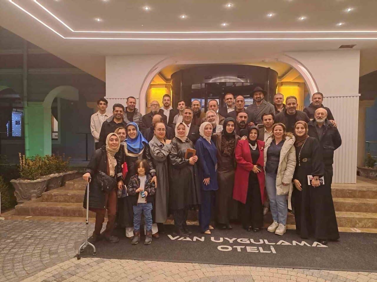 Van'da, Ulusal Şair ve Yazar Kültür ve Sanat Derneği'nin iftar