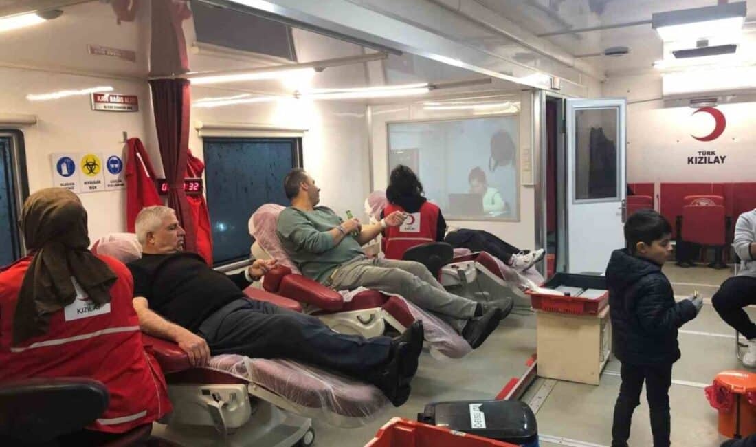 Alaca’da Kızılay’ın Kan Bağışı Kampanyasına Vatandaşlardan Yoğun Katılım Çorum'un Alaca ilçesinde Türk Kızılay’ın düzenlediği kan bağışı kampanyası büyük
