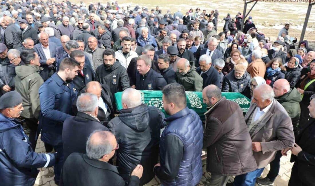 Hasan Eroğlu, Refahiye’de Son Yolculuğuna Uğurlandı Erzincan'ın Refahiye ilçesinde vefat eden Cemevi Dedesi Hasan Eroğlu, düzenlenen