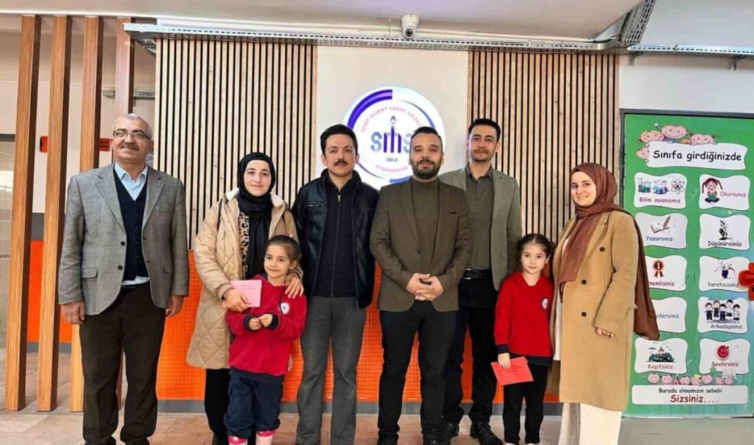 Şehit Murat Saraç İlkokulu’nda Velilere Kitap Okuma Yarışması Sonuçlandı Afyonkarahisar Şehit Murat Saraç İlkokulu'nda düzenlenen kitap okuma yarışmasında Rıdvan