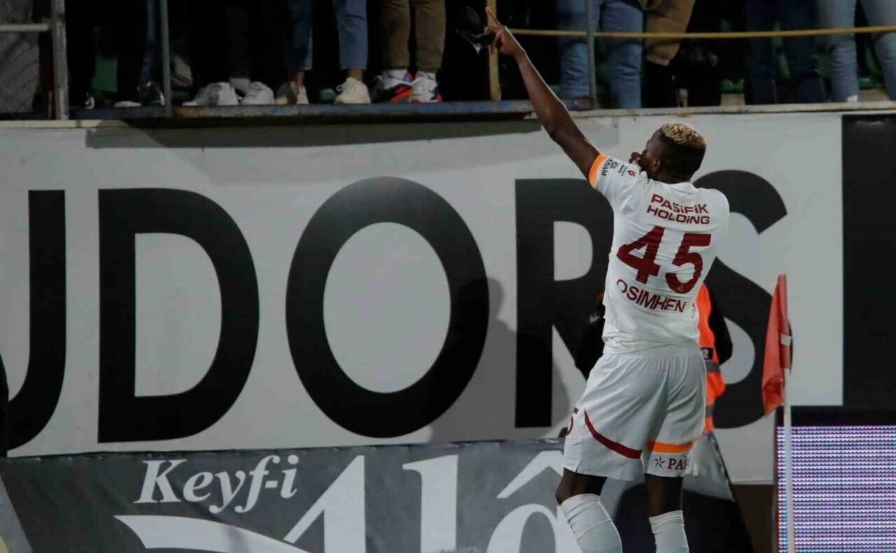 Galatasaraylı Victor Osimhen, Alanyaspor karşısında attığı golle Trendyol Süper Lig'deki