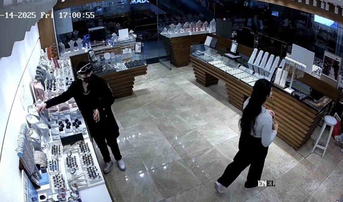 Yalova’da Mağazadan Hırsızlık Yapan Şüpheli Güvenlik Kameralarına Yansıdı Yalova'da bir kişi, cerrahi maske takarak girdiği mağazadan 17 bin