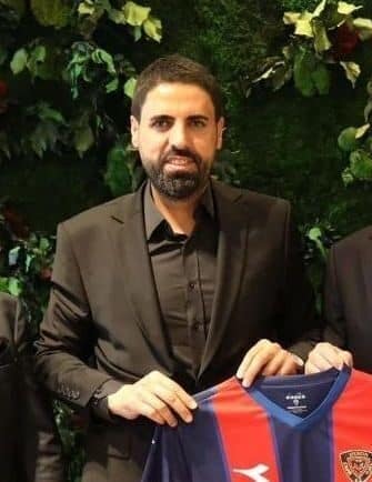 Çorluspor 1947’nin Teknik Direktörü Ersin Aka’nın Cinayetinde Yeni Mersin İdman Yurdu’nun Eski Başkanı Tutuklandı Çorluspor 1947'nin teknik direktörü Ersin Aka, 26 Kasım 2024'te silahlı