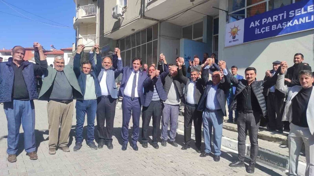 Manisa Selendi'de Yeniden Refah Partisi'nden istifa eden Belediye Meclis üyeleri