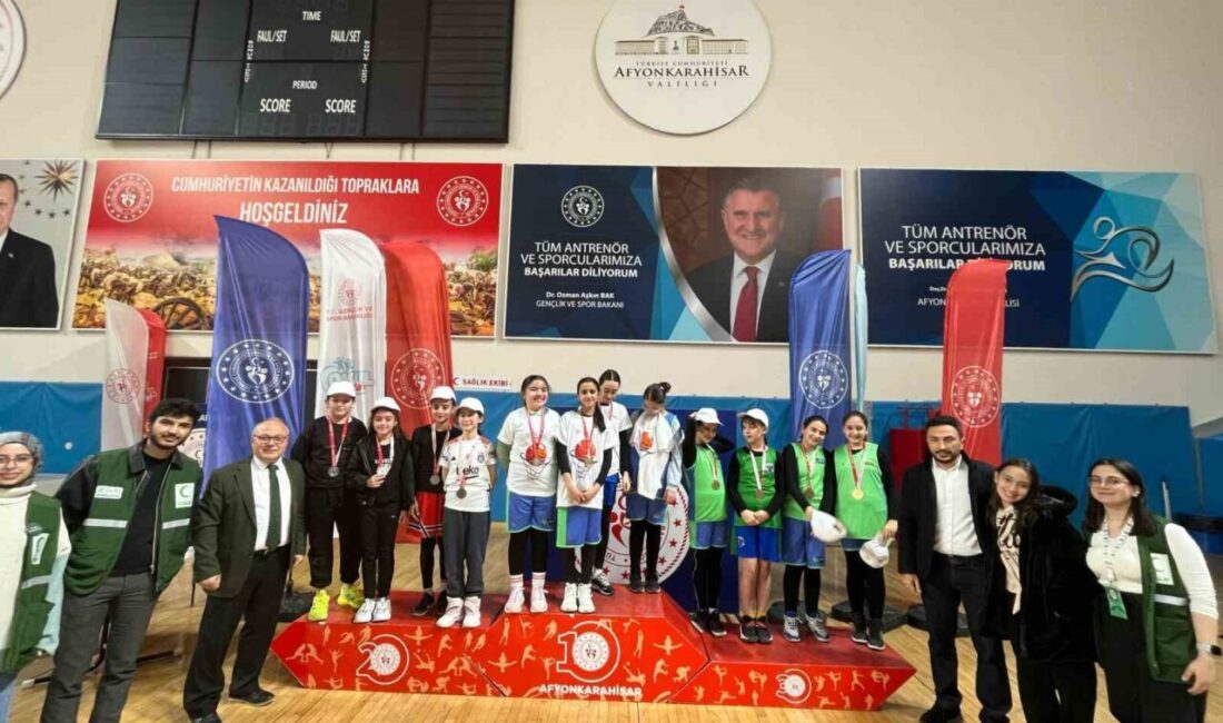 Afyonkarahisar’da Yeşilay Spor Oyunları ile 3×3 Basketbol Turnuvası Düzenlendi Yeşilay Spor Oyunları Sokaklar Bizim 3x3 Basketbol Turnuvası, Afyonkarahisar'da Yeşilay