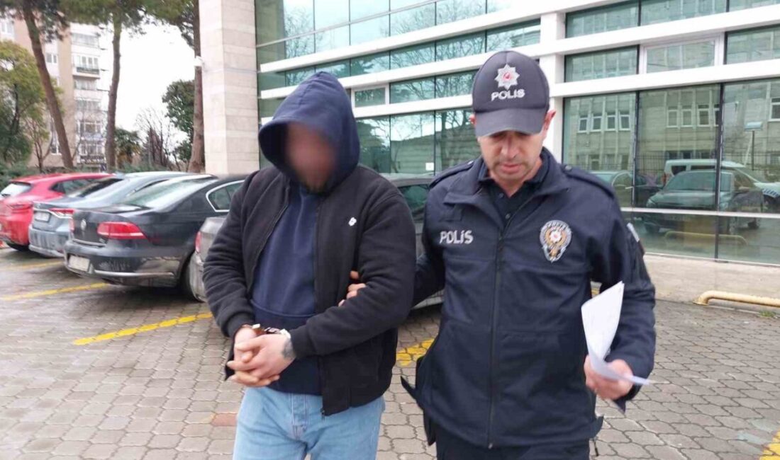 Samsun’da Yol Verme Tartışması Sonucu Tabancayla Ateş Eden Sürücü Tutuklandı Samsun'un Canik ilçesinde yol verme tartışması sonrası otomobil sürücüsü F.M.K.
