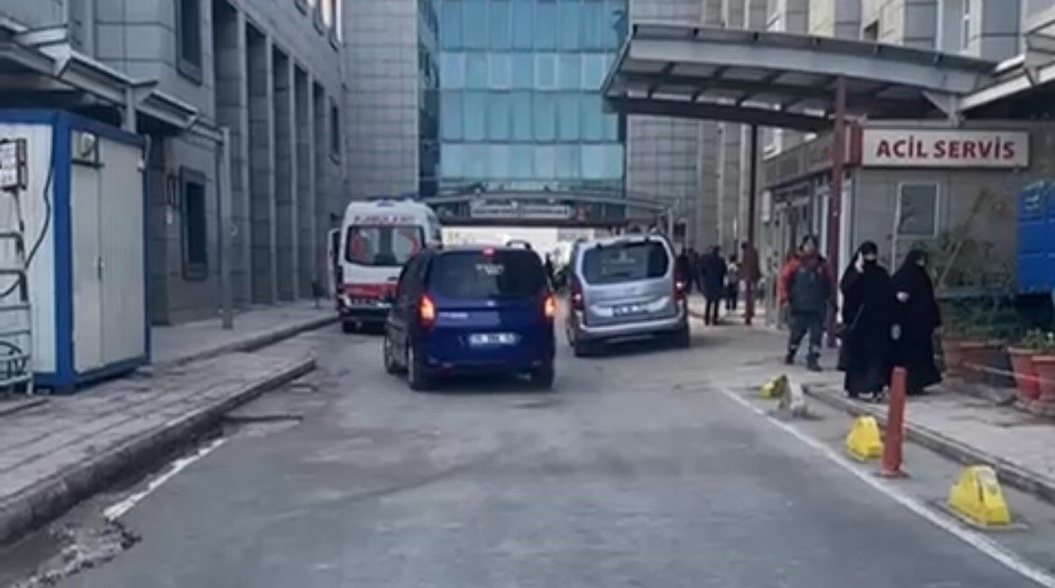 Bursa'nın Yıldırım ilçesinde 60 yaşındaki R.B., kaldırımda yürürken aniden fenalaşarak