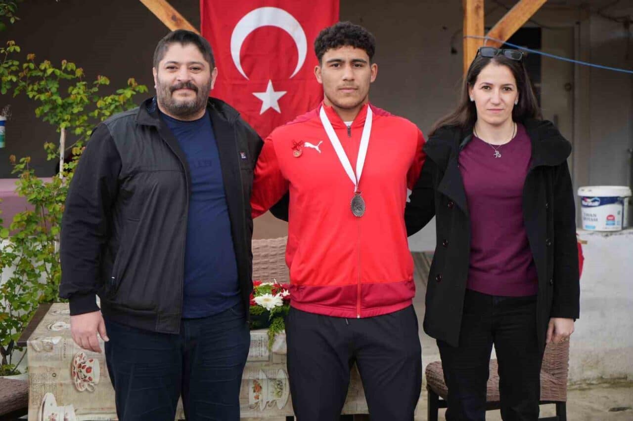 Kütahya’daki U17 Yıldız Erkekler Türkiye Güreş Şampiyonası'nda 110 kiloda ikinci