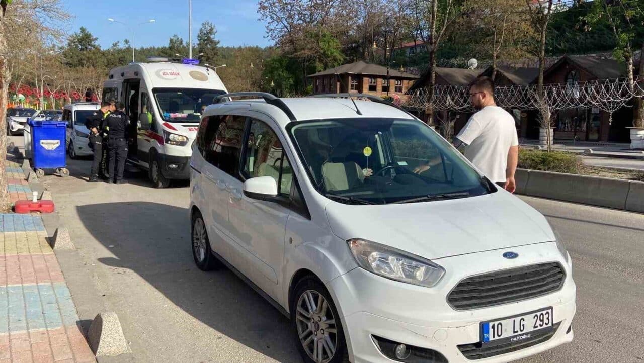 Bilecik'te Aydın S. yönetimindeki otomobil, yola aniden fırlayan 2 yaşındaki
